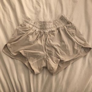 Lululemon Tracker 4” Short 6 VGUC White